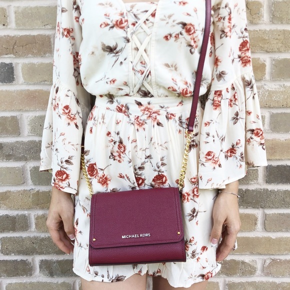 Gaby’sBags👜💕-NWT Michael Kors Crossbody burgundy - Picture 2 of 8